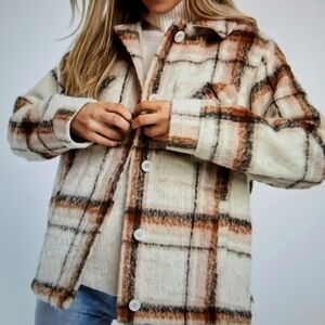 Hollister Cream and Brown Plaid Teddy Oversized Jacket Size Large